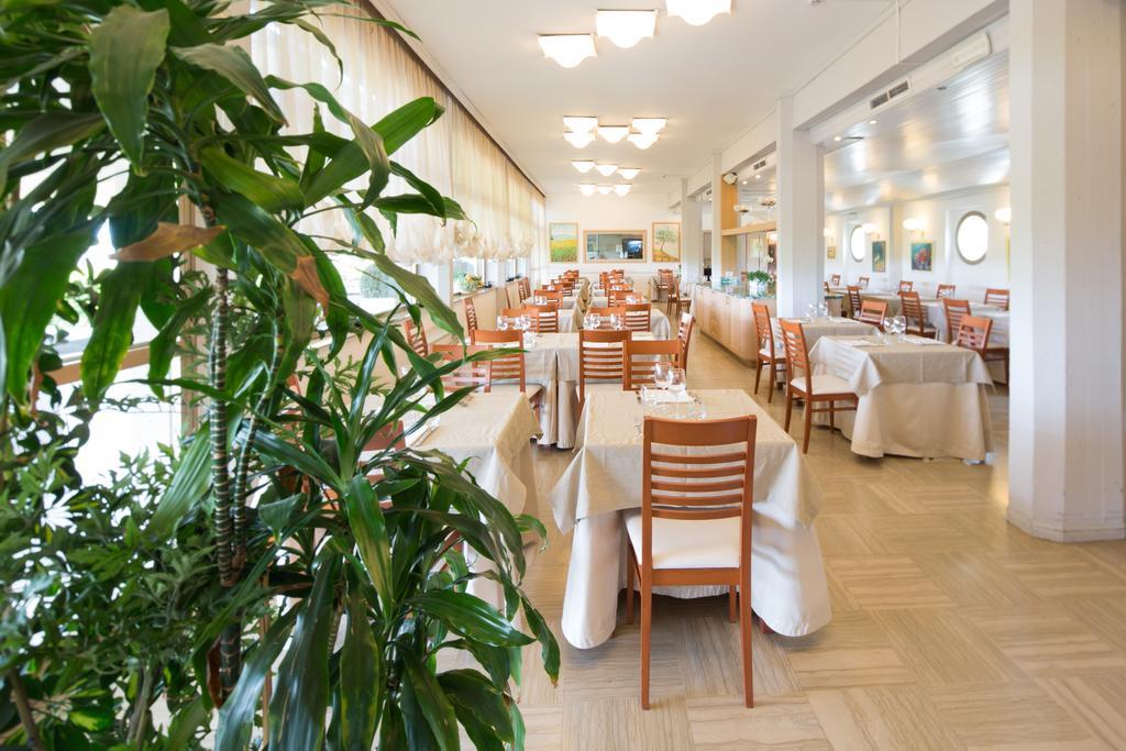 Hotel Esplanade 3*